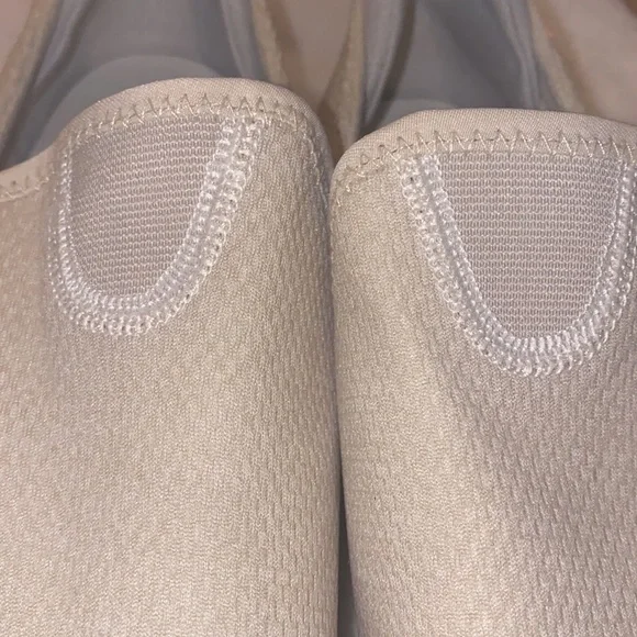 New balance, beige,/Tan slip On Sneakers size 9 - Picture 5 of 11